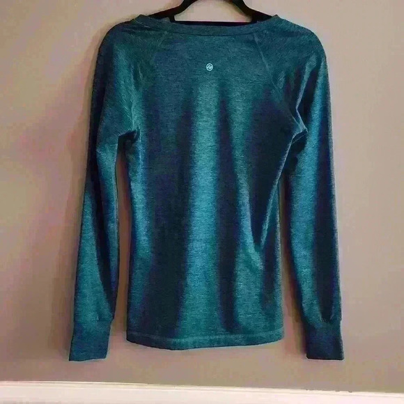 Eddie Bauer long sleeved warm, soft shirt - Picture 4 of 8